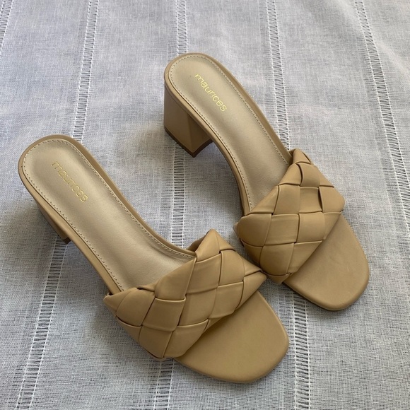 Shoes - Maurices NWOT “Khloe” woven strap block sandal.